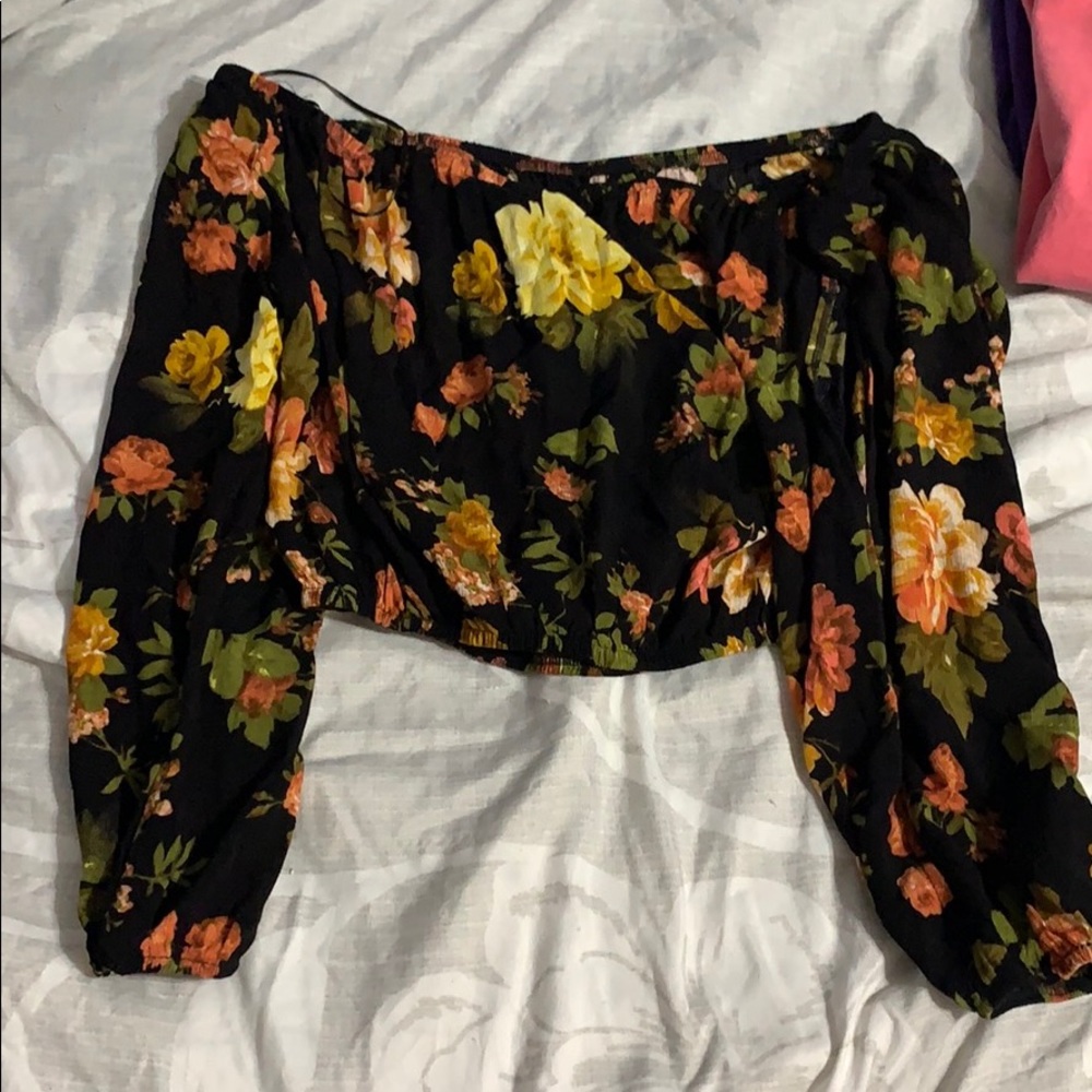 Off the shoulder crop floral shirt